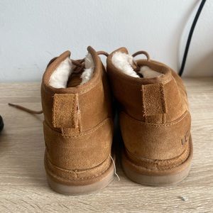 Tan uggs